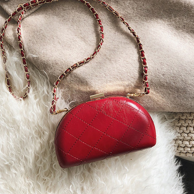 ÚJ Női táska fekete színben és fém elemmel