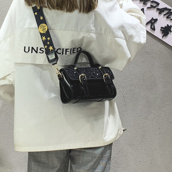 Új modell női táska több színben, fém elemmel