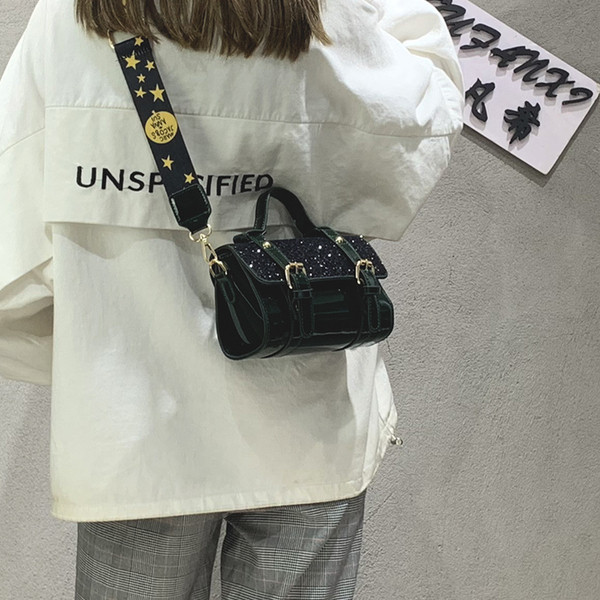 Új modell női táska több színben, fém elemmel