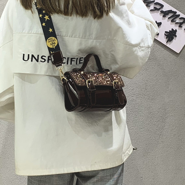 Új modell női táska több színben, fém elemmel