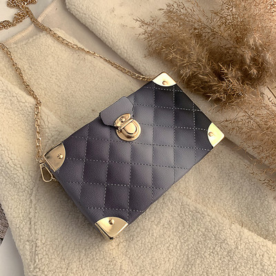 Stílusos női kis táska fém elemmel több színben