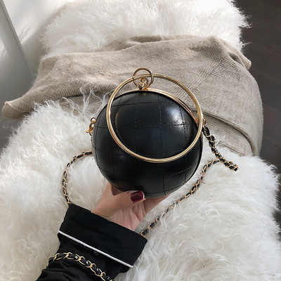 Elegáns női táska fém elemmel, különböző színekben