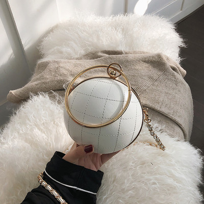 Elegáns női táska fém elemmel, különböző színekben