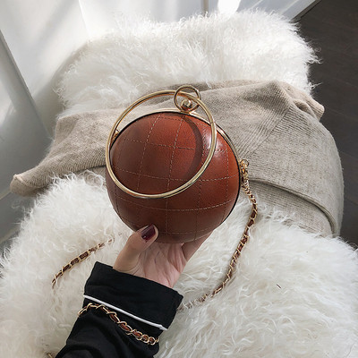 Elegáns női táska fém elemmel, különböző színekben