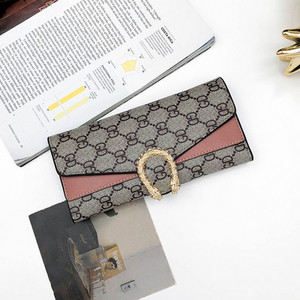 Stílusos női pénztárca fém elemmel