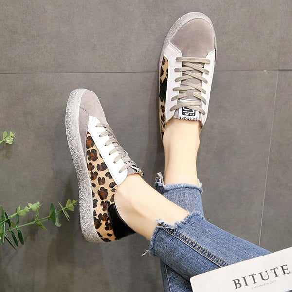 Stílusos női tornacipő leopárdmintával