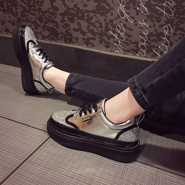 Stílusos női fényes tornacipő három színben