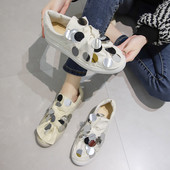 Jelenlegi női cipők két színben - fehér és bézs