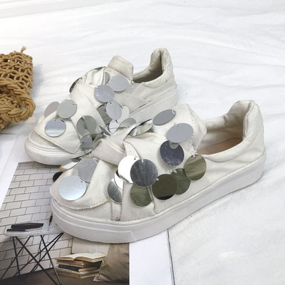 Jelenlegi női cipők két színben - fehér és bézs