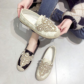 Modern női cipő két színben, díszgyöngyökkel