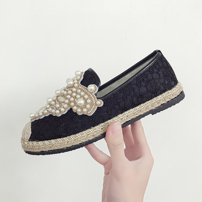 Modern női cipő két színben, díszgyöngyökkel