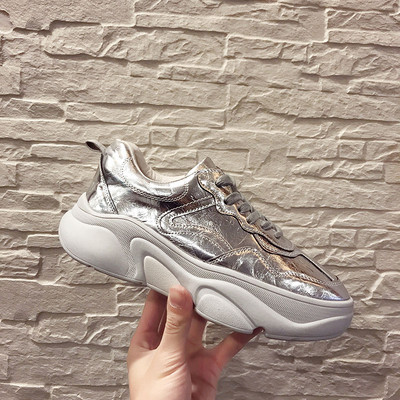 ÚJ Modern női tornacipő két színben