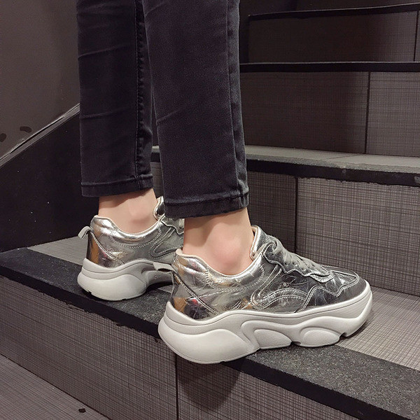 ÚJ Modern női tornacipő két színben