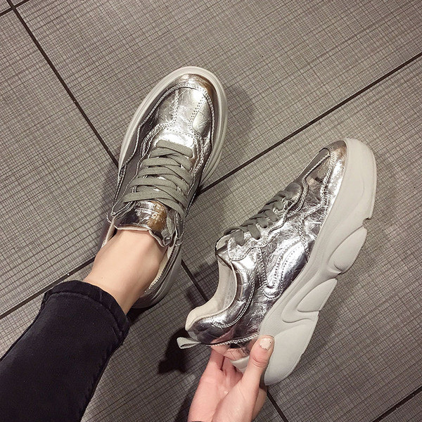 ÚJ Modern női tornacipő két színben