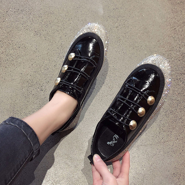 Modern női tornacipő három színben, dekorgyöngyökkel