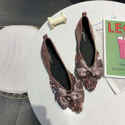 Aktuális női cipő díszkövekkel és szalaggal