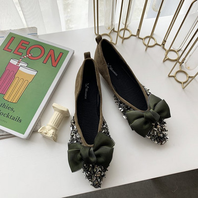 Aktuális női cipő díszkövekkel és szalaggal