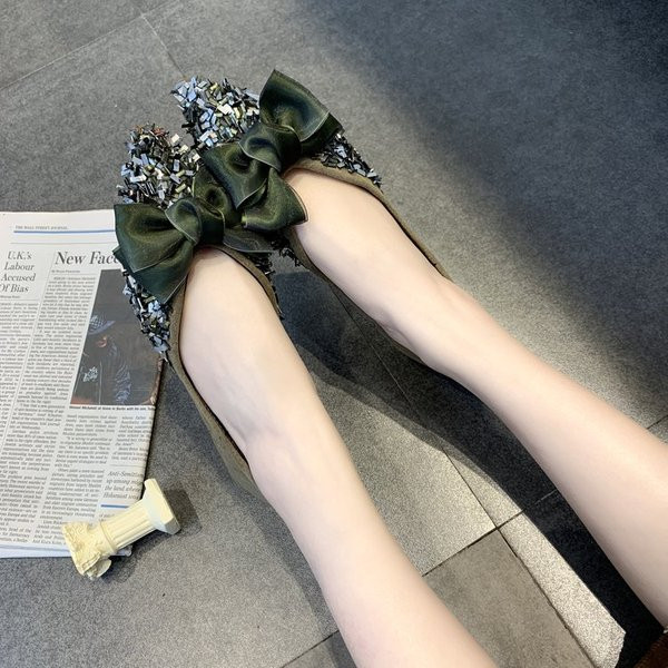 Aktuális női cipő díszkövekkel és szalaggal