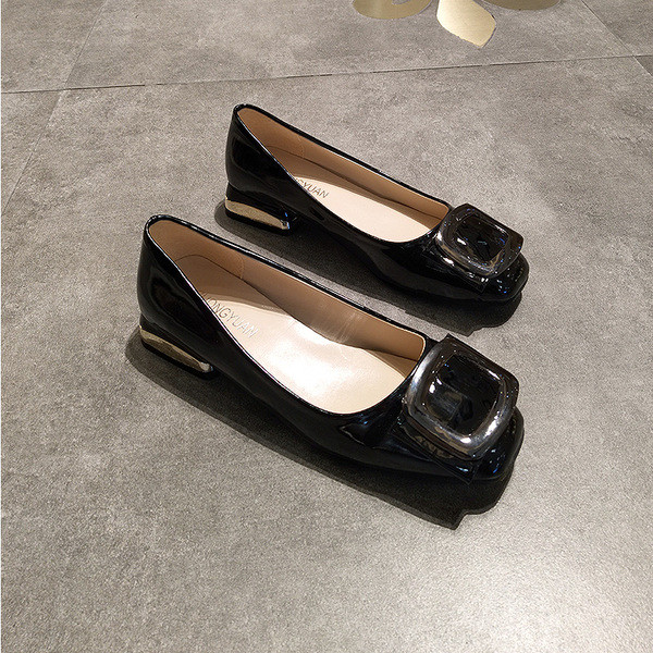 Modern női alkalmi cipő több színben, csattal