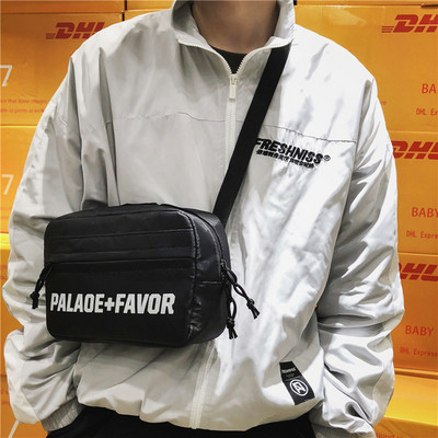 Mindennapi férfi táska négy színben felirattal