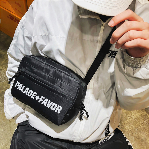 Mindennapi férfi táska négy színben felirattal