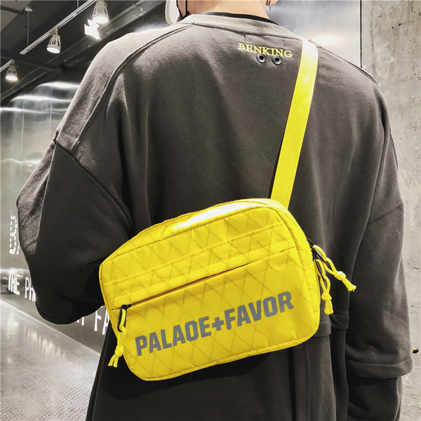 Mindennapi férfi táska négy színben felirattal