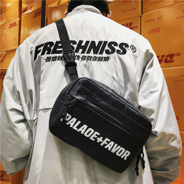 Mindennapi férfi táska négy színben felirattal