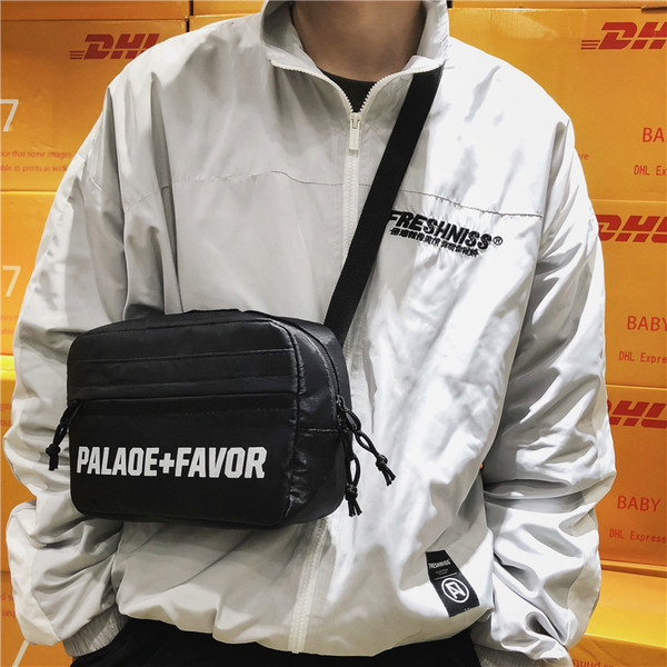 Mindennapi férfi táska négy színben felirattal