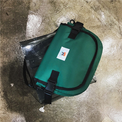 Modern férfi táska négy színben emblémával