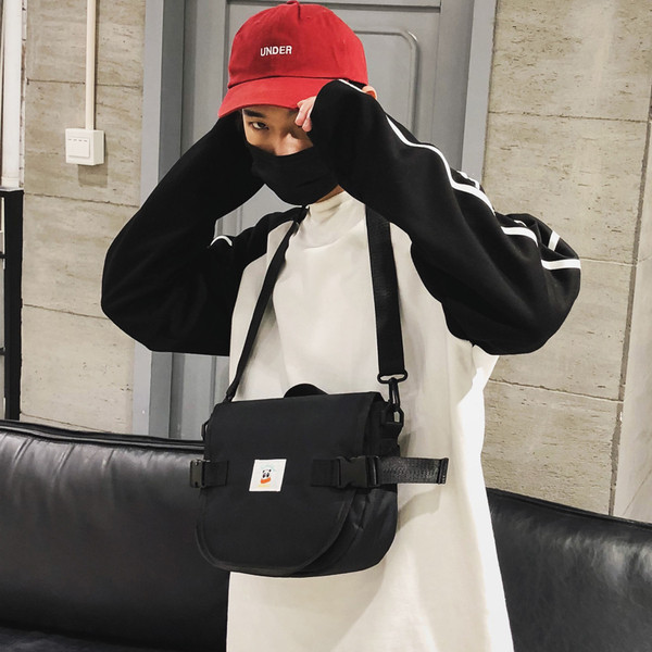 Modern férfi táska négy színben emblémával