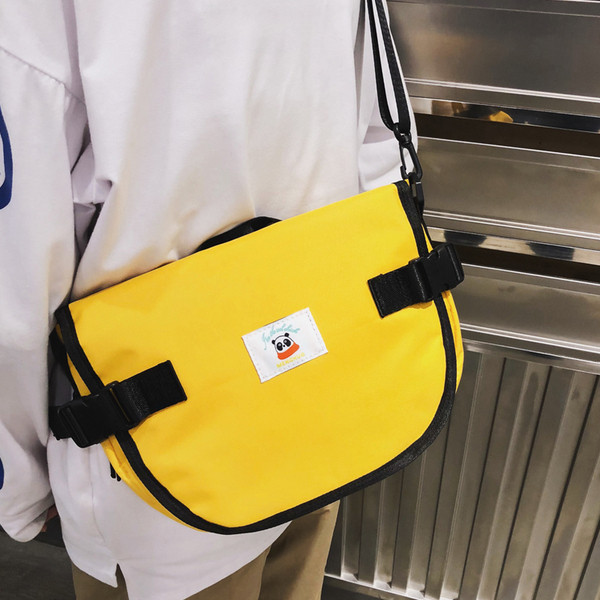 Modern férfi táska négy színben emblémával