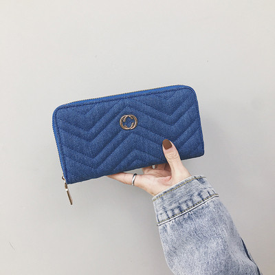 Modern női pénztárca cipzárral és fém elemmel