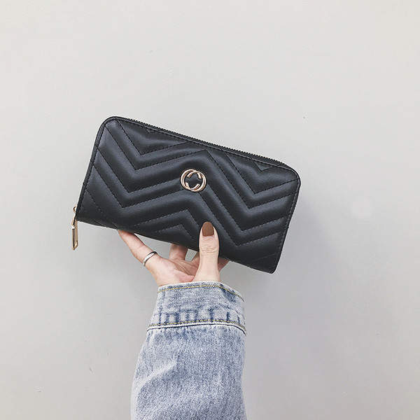 Modern női pénztárca cipzárral és fém elemmel