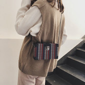 Stílusos női táska fém rögzítéssel - két modell