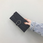 Stílusos női pénztárca fém díszítéssel fekete színben - két méretben