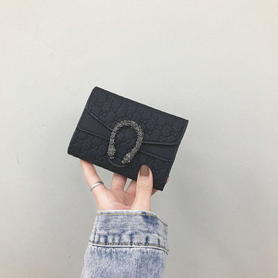 Stílusos női pénztárca fém díszítéssel fekete színben - két méretben