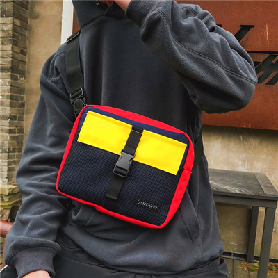 Modern férfi táska négy színben elülső zsebbel