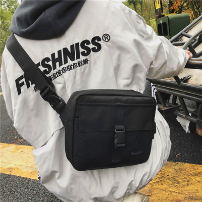 Modern férfi táska négy színben elülső zsebbel