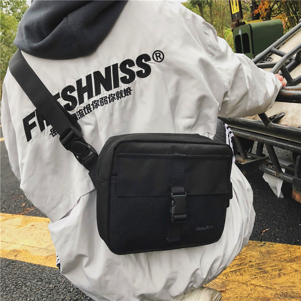 Modern férfi táska négy színben elülső zsebbel