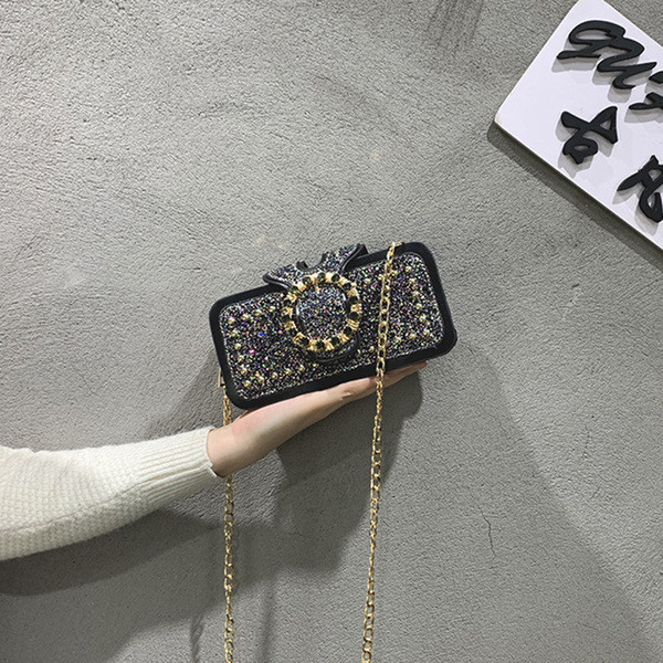 Stílusos női kis táska fém csattal két színben