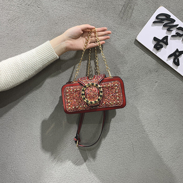 Stílusos női kis táska fém csattal két színben