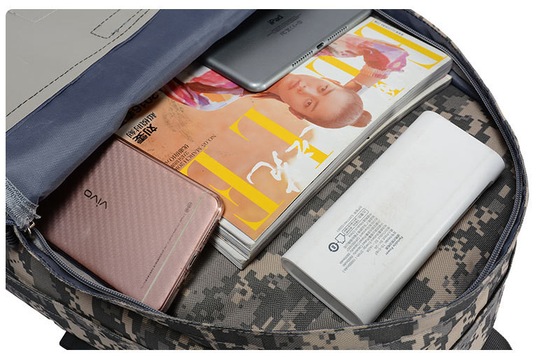 Férfi hátizsák cipzárral és terepszínű mintával, két színben