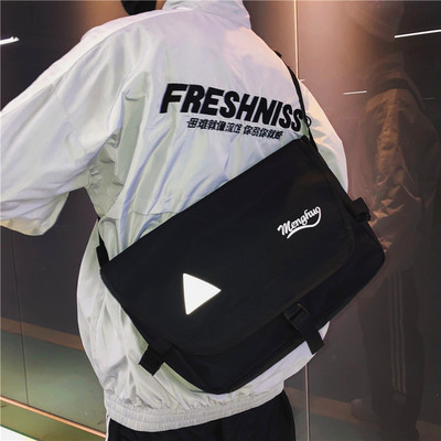 Alkalmi férfi nagytáska több színben felirattal