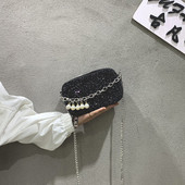 Aktuális női táska gyöngyökkel és fém fogantyúval három színben