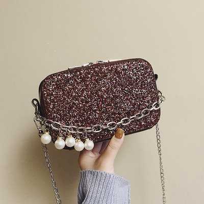 Aktuális női táska gyöngyökkel és fém fogantyúval három színben