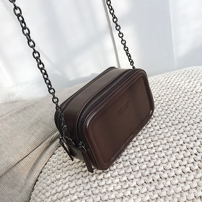 Modern kis női táska eko bőrből, fém fogantyúval