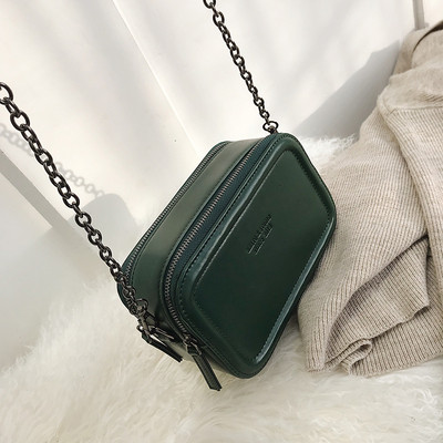 Modern kis női táska eko bőrből, fém fogantyúval