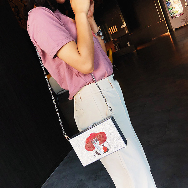 Elegáns női táska lánccal több színben