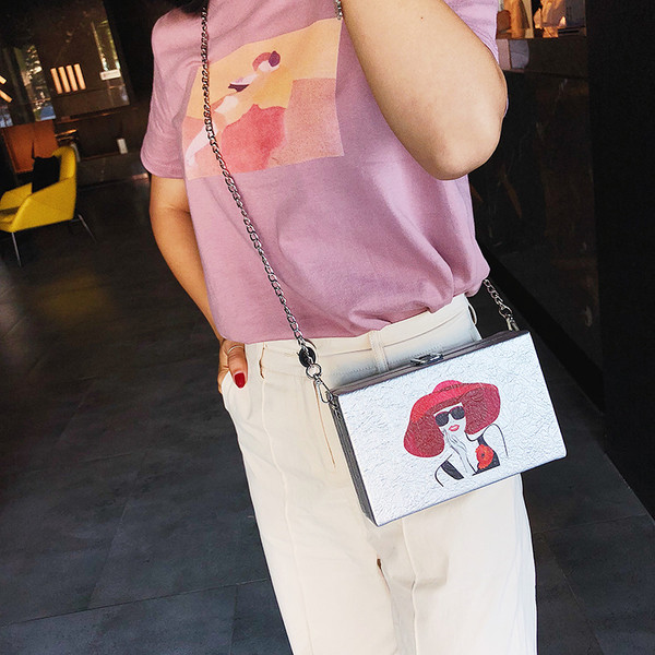 Elegáns női táska lánccal több színben