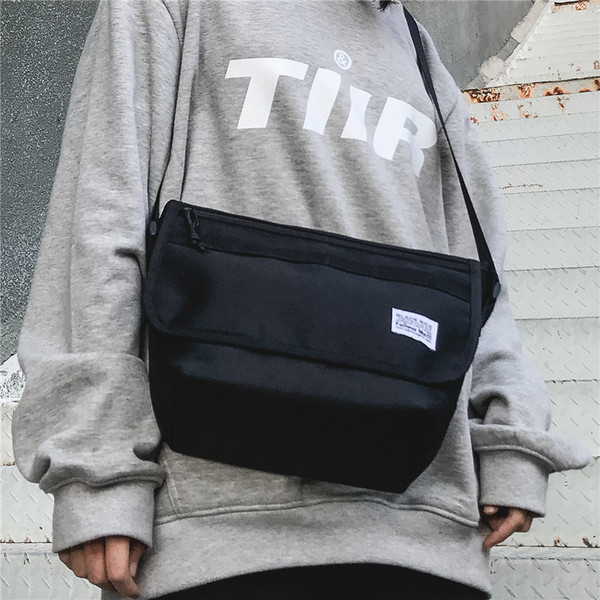 Férfi mindennapi táska két színben, állítható fogantyúval